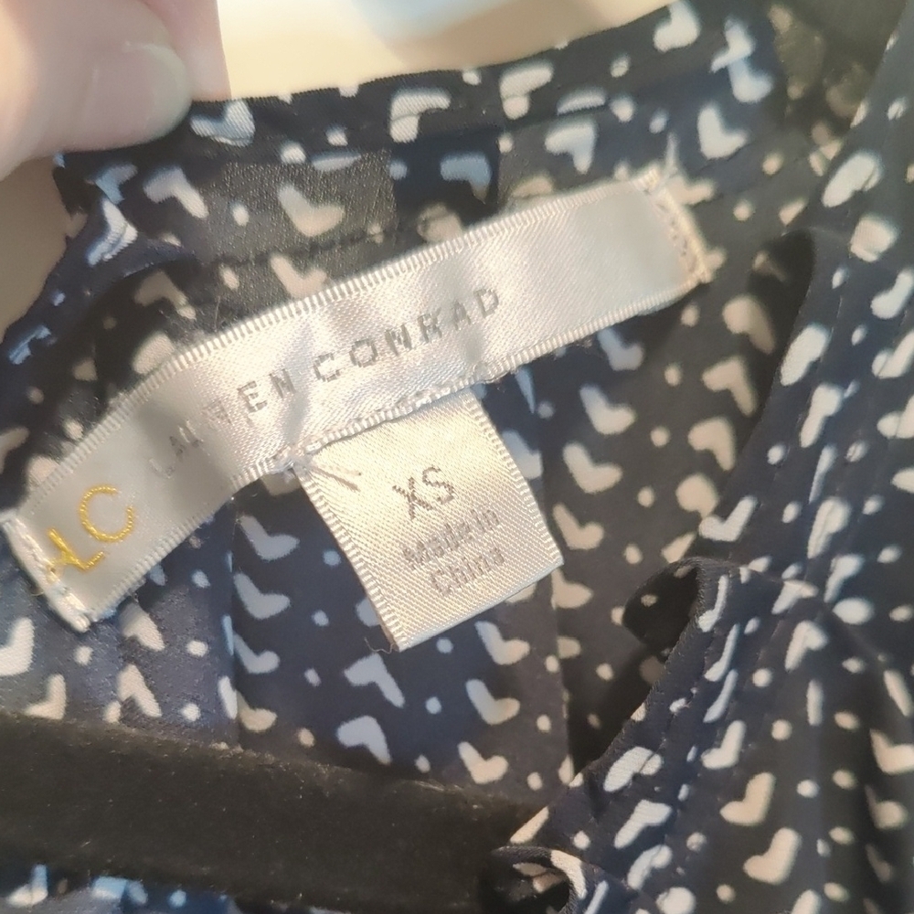 LC Lauren Conrad Blue & White Print Flutter Sleeve Blouse XS - Picture 3 of 5